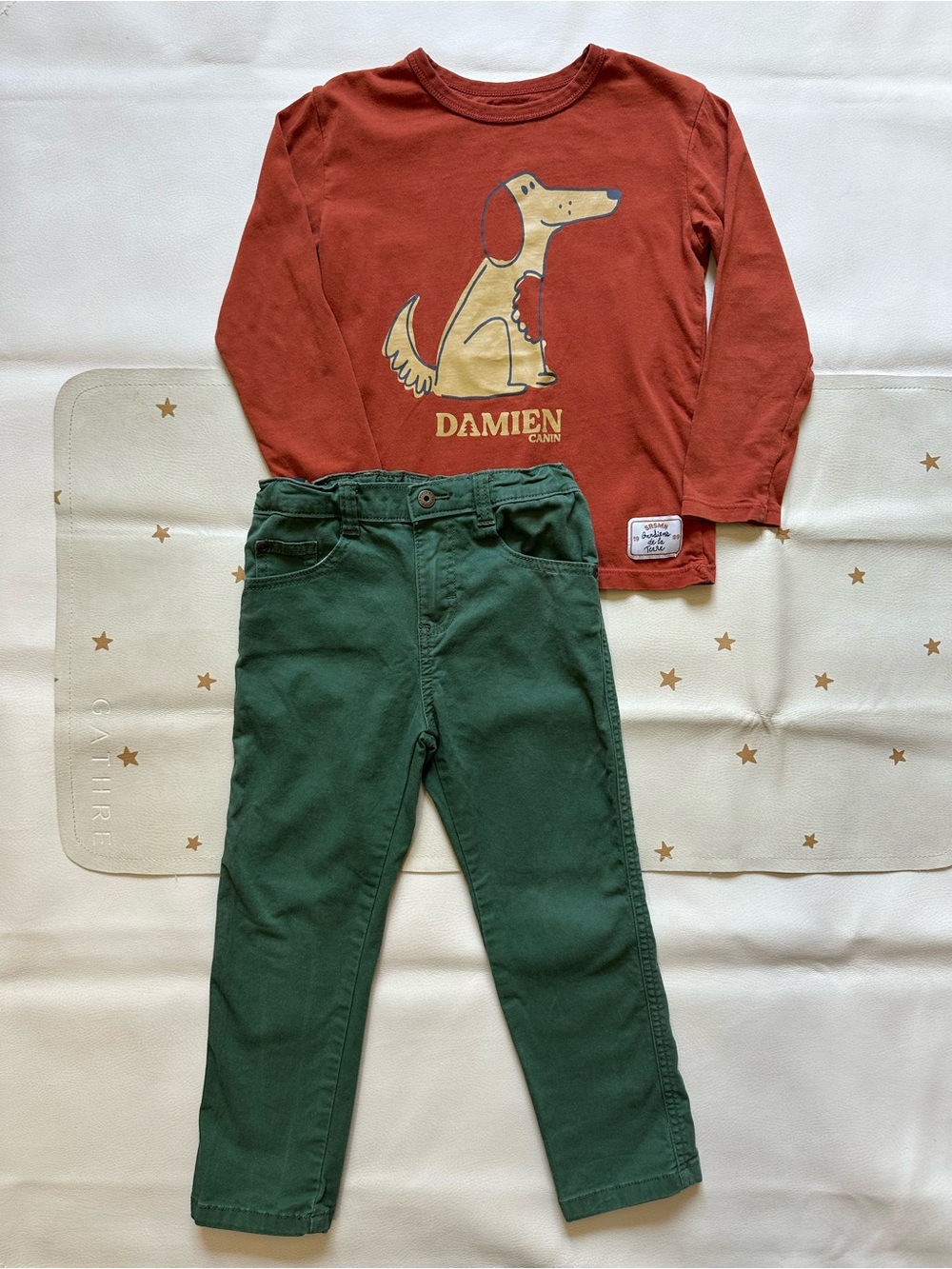 4/5 Mon-Style Dog Rust Copper Graphic Shirt & Wrangler Green Pants